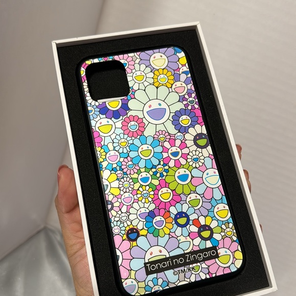 Takashi Murakami phone case ©TM/KK Flower Hard Case /
Metalic 11 Pro Max - Picture 6 of 7